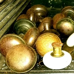 Plain brass antique knobs only!